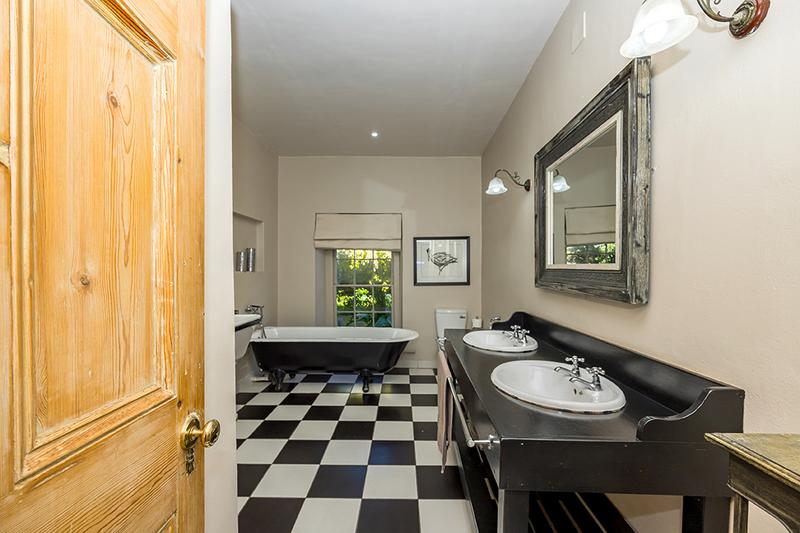 4 Bedroom Property for Sale in Claremont Western Cape